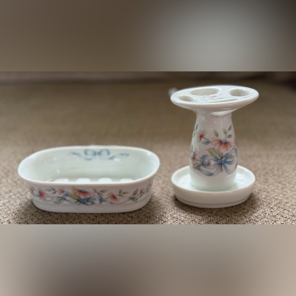 Princess House soap dish and toothbrush